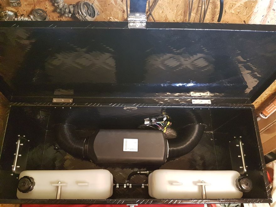 NYHET.   Hyttekassa Autoterm Air 4 kw med 14 liters dieseltank.